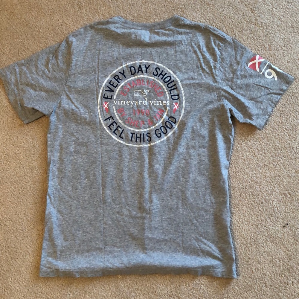 LIKE BRAND NEW vineyard vines logo pocket tee